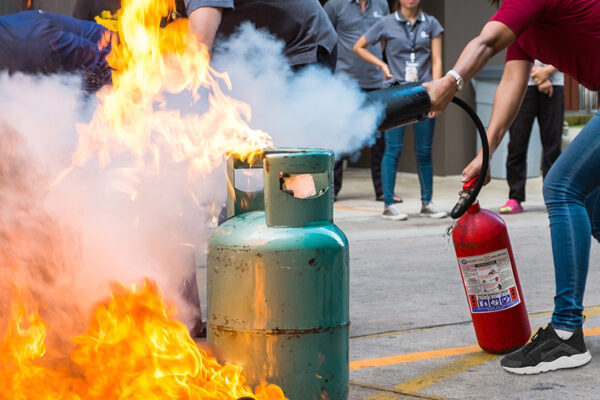 Título: Recarga de Extintores en Colombia: Guía Completa basada en las Normativas del NFPA